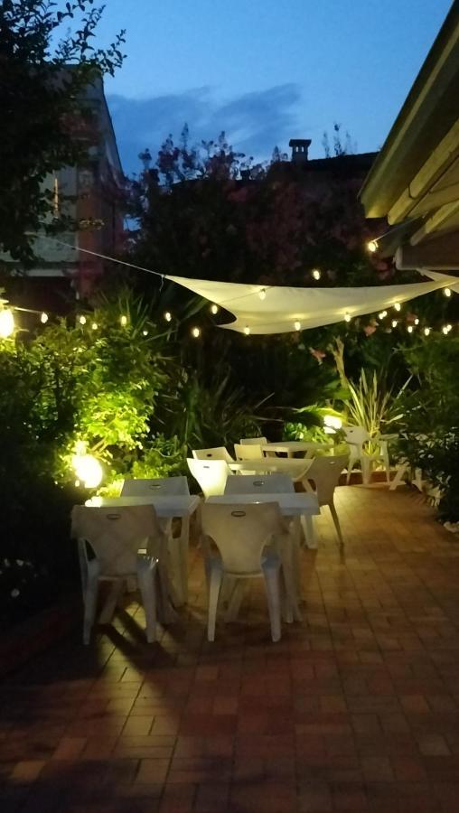 Hotel Villa Lilla Desenzano del Garda Exterior photo