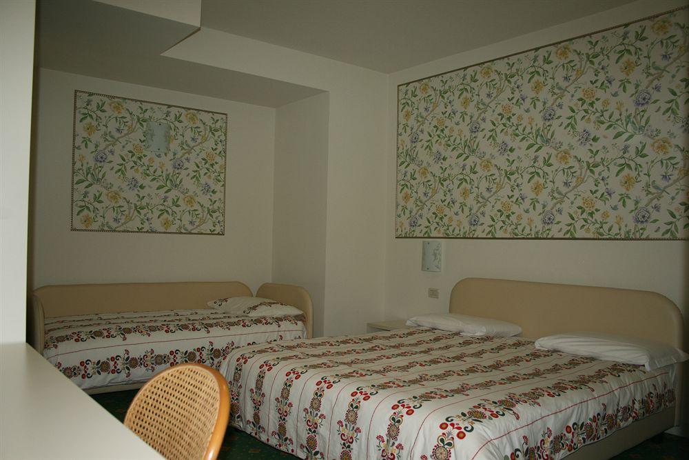 Hotel Villa Lilla Desenzano del Garda Exterior photo